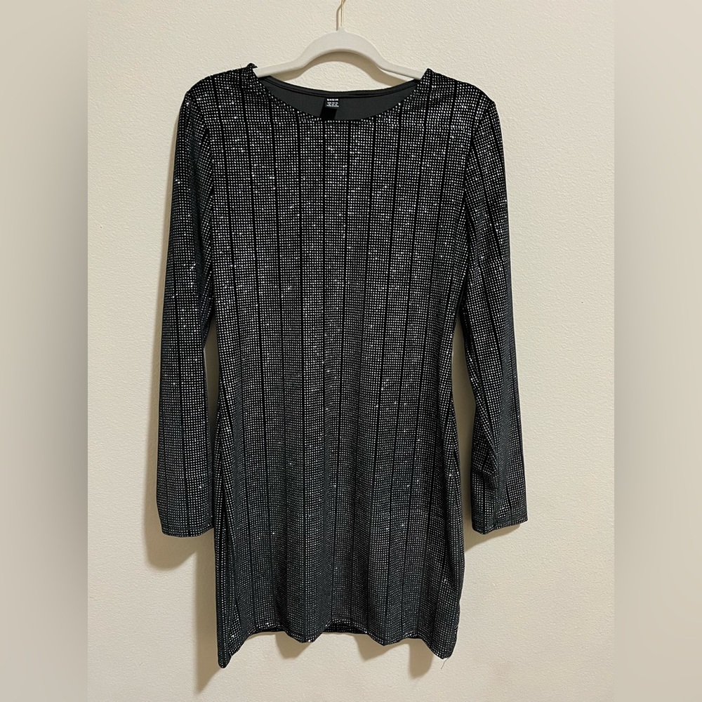 🤍Black & Silver Long-Sleeve Mini Bodycon Dress🤍
